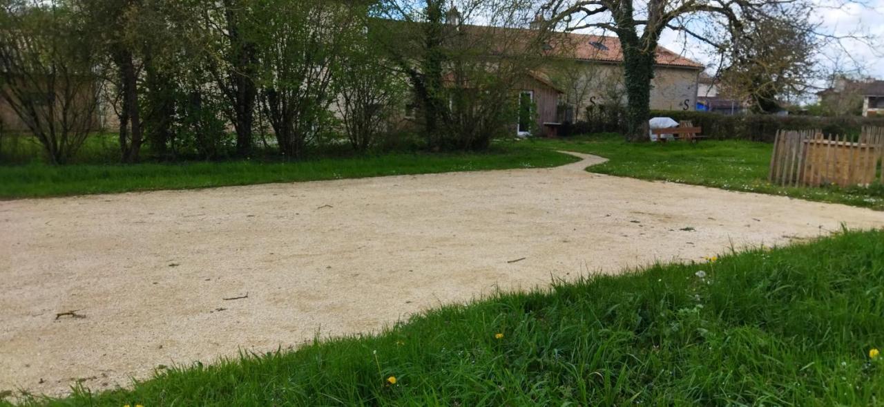 La Maison Des Escargots Blanzay Exterior photo