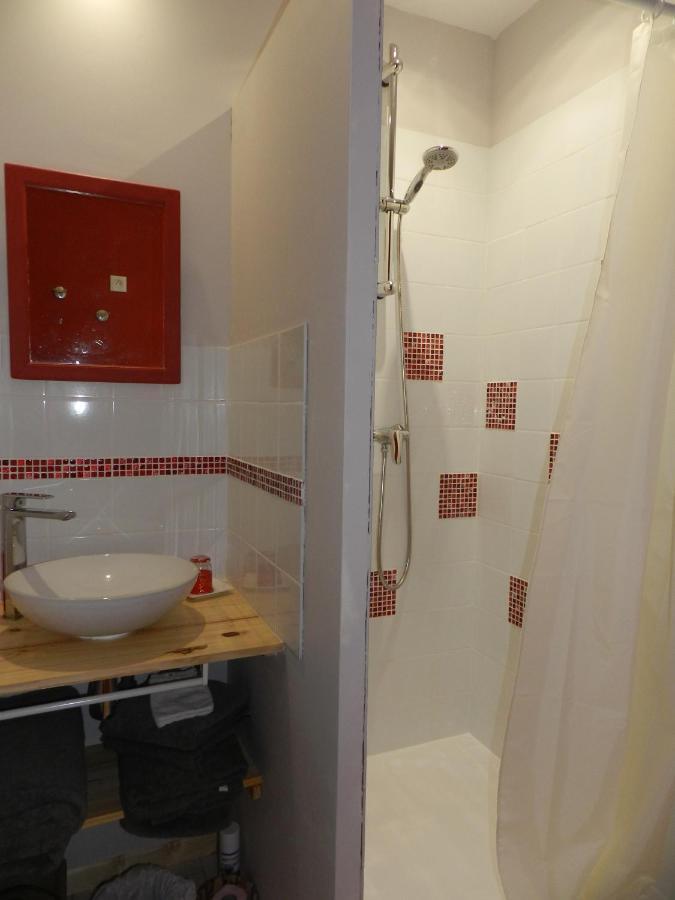 La Maison Des Escargots Blanzay Room photo