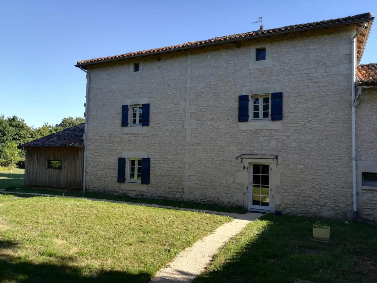 La Maison Des Escargots Blanzay Exterior photo