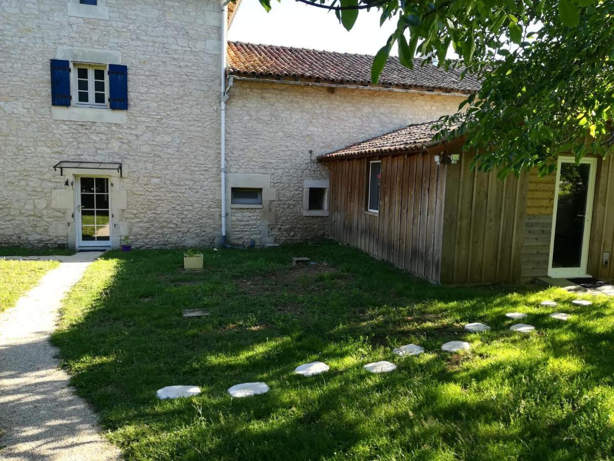La Maison Des Escargots Blanzay Exterior photo